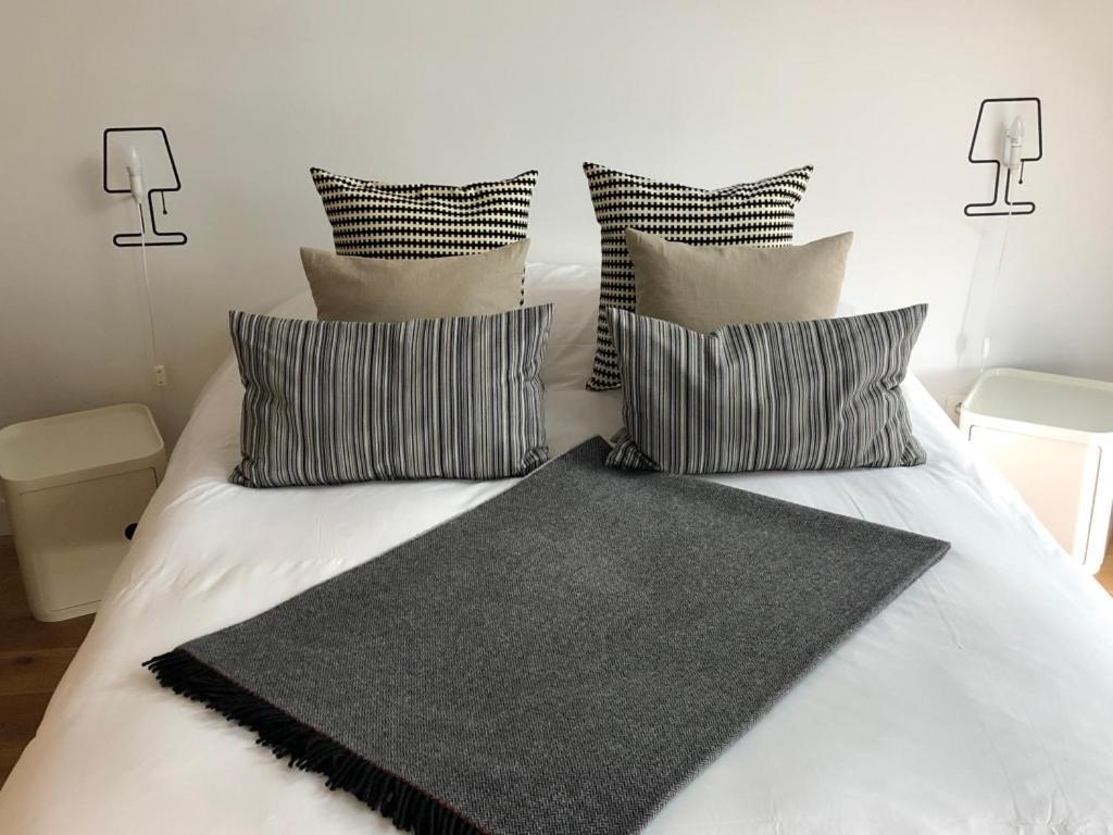 Hotel Aux 13 Arches Portbail Zimmer foto