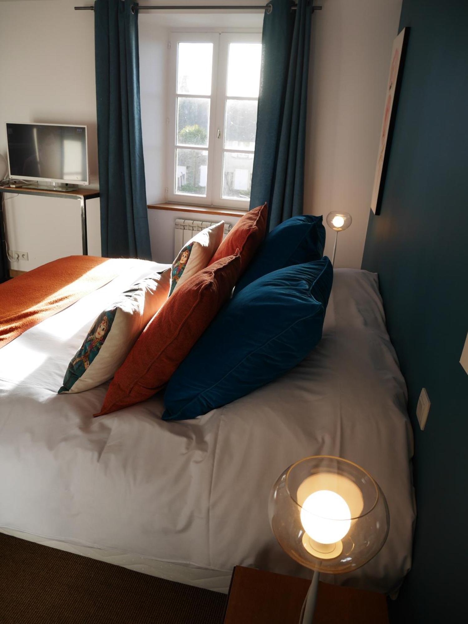 Hotel Aux 13 Arches Portbail Zimmer foto